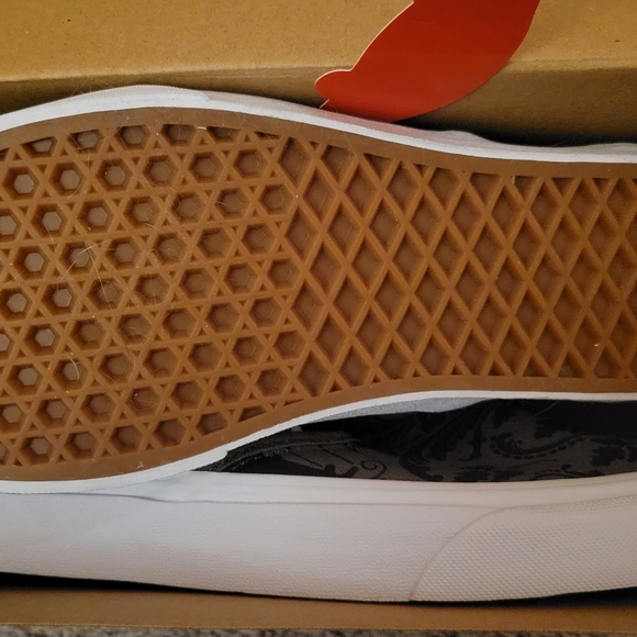 ☆SOLD☆Vans Brand New In Box - Classic Slip On Skull Tapestry Canvas Shoes - Picture 3 of 6